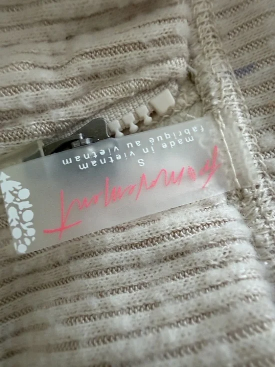 *NWT* FREE PEOPLE
UNDERCOVER BASE LAYER
SET (TOP W/ LEGGINGS) - Picture 5 of 14